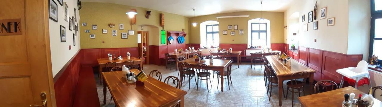 Penzion A Restaurace U Hajku Nove Dvory  Ngoại thất bức ảnh